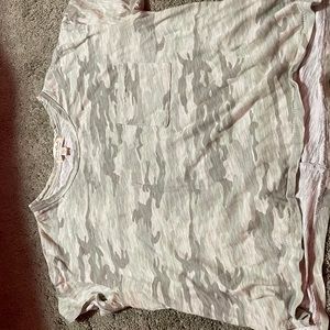 Cropped green camouflage shirt